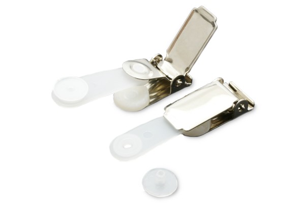 Portatessera per custodie con foro rotondo, clip in metallo, nichelata